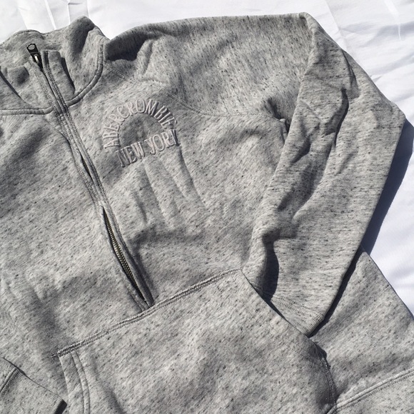 Abercrombie & Fitch zipped sweater - Picture 3 of 4